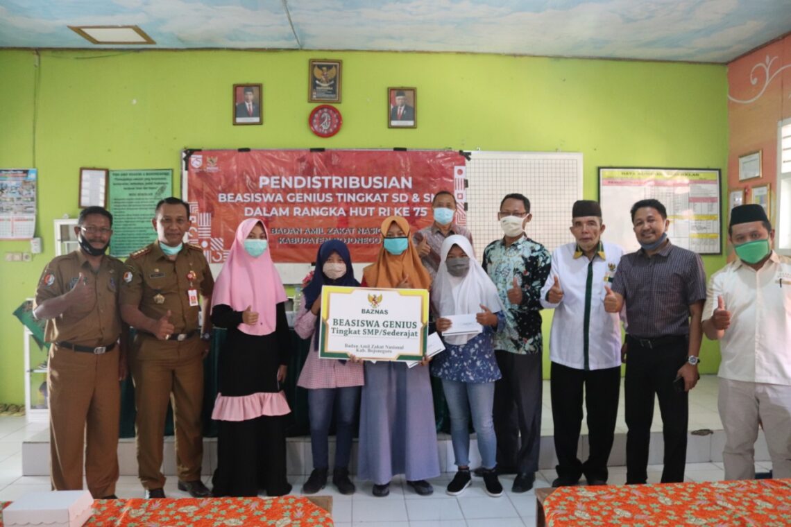 Baznas Bojonegoro Dukung Dunia Pendidikan dengan Salurkan Beasiswa
