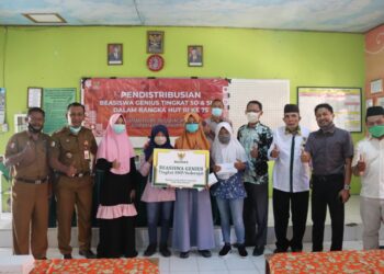 Baznas Bojonegoro Dukung Dunia Pendidikan dengan Salurkan Beasiswa