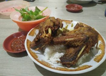 Enak dan Legendaris, Sensasi Bebek Goreng Palupi Surabaya