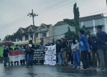 Saat Aliansi Bojonegoro Menggugat Peringati Hari HAM Internasional di Bundaran Adipura