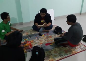 Albert Einstein dan Bertemunya Duo Widodo dalam Ngaji Esai 7