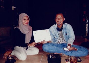 Mendengar Nyanyian Hujan di Bawah Rembulan, dalam Balutan Ngaji Esai Delapan