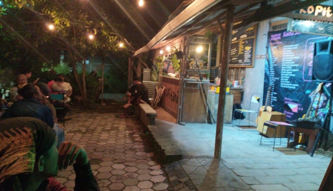 Menyaksikan Pertunjukan Seni Sama Sama Satu Rasa