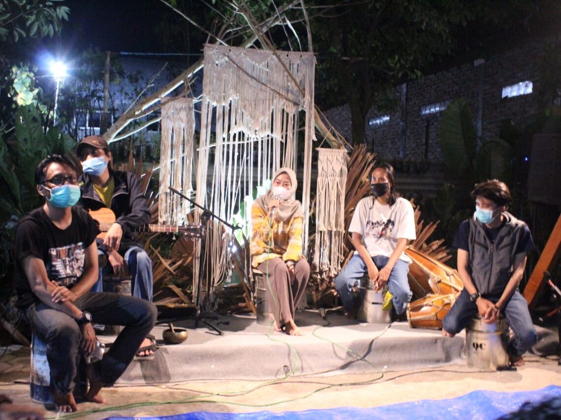 Memahami Lingkungan: dari Hantu, Kehidupan, dan Ketakutan-ketakutan