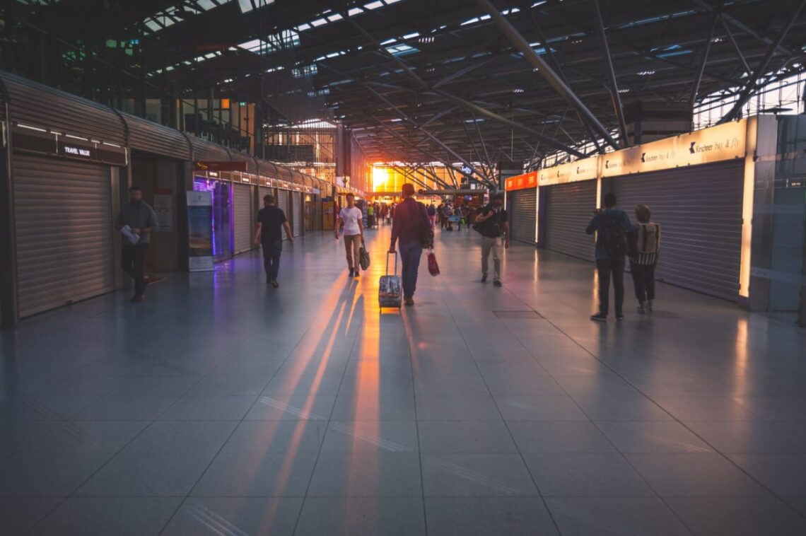 Derai Air Mata di Bandara Halim Perdana Kusuma 