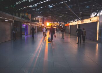 Derai Air Mata di Bandara Halim Perdana Kusuma 