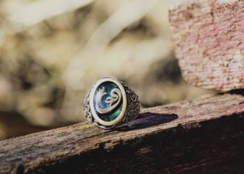 Wasilah Psikologis dan Suwuk Ilmiah dari Cincin Batu Akik