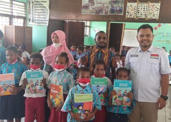 Pengabdian Masyarakat di Papua, BEM Nusantara Bagikan 1000 Buku