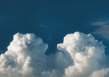 Elegi dan Romansa Dalam Balutan Desember