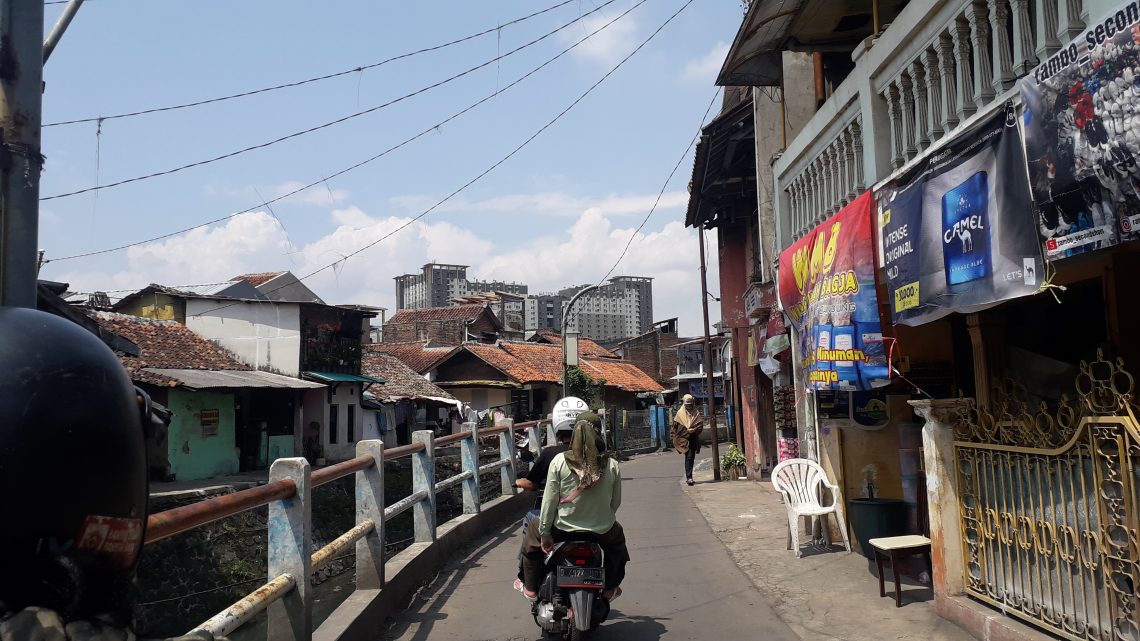 5 Syawal, Perempuan Pinggir Bengawan yang Mekar di Taman Kota Kembang
