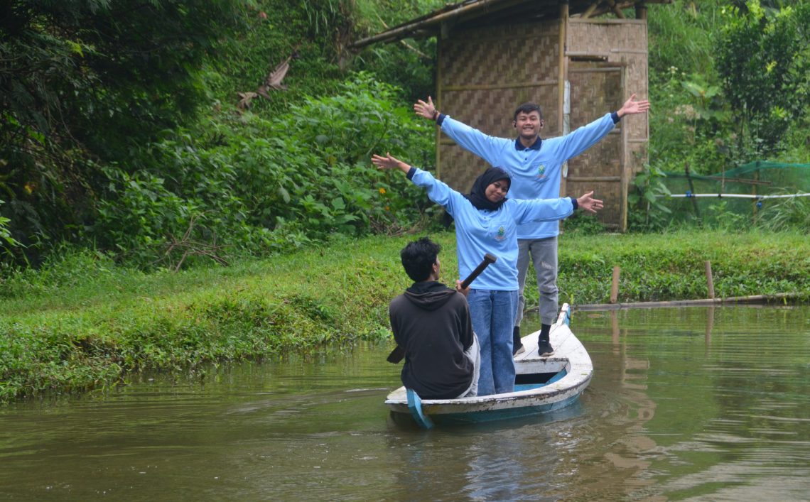 Melihat Indahnya Wisata Dayung Situreret Cisarua Bandung