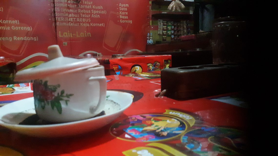 Di Bawah Lindungan Atap Warkop Giras Rajekwesi