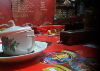 Di Bawah Lindungan Atap Warkop Giras Rajekwesi