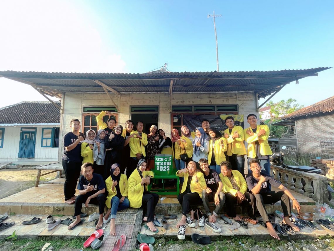 Mahasiswa UNIGORO Bantu Pengadaan Mesin Peniris Minyak untuk Meningkatkan Efisiensi Produk UMKM