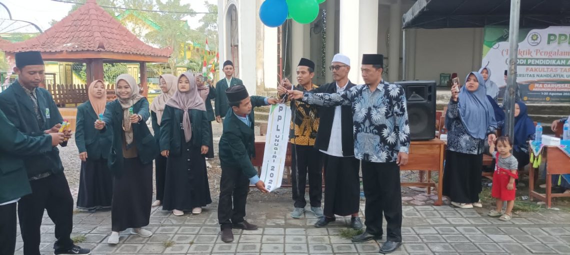 Tutup PPL, Mahasiswa PAI UNUGIRI Menerbangkan Balon