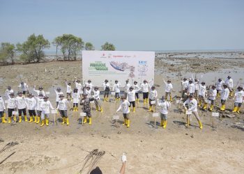 Ajak Nelayan Jaga Keselamatan FSO Gagak Rimang dan Tanam Mangrove