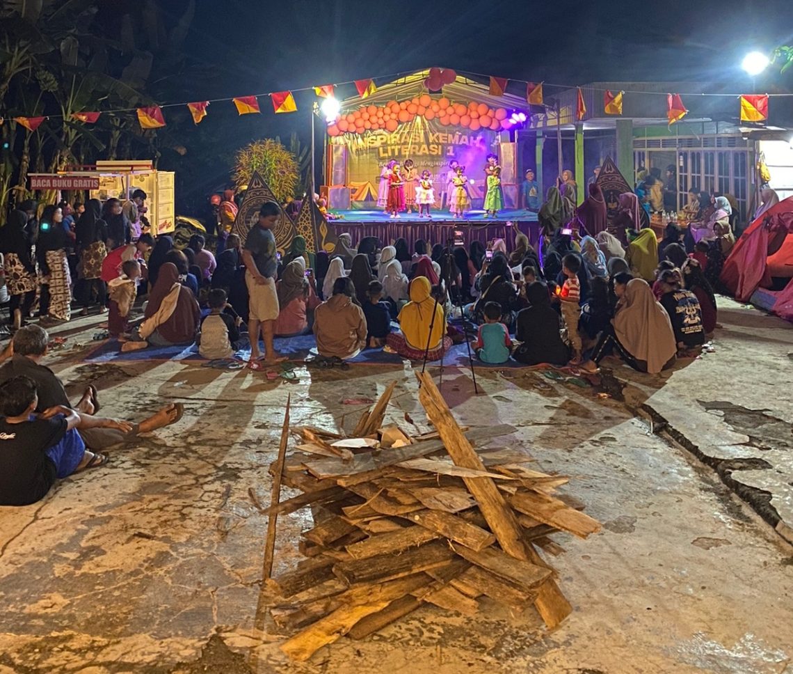 Kemah Literasi, Bersatu dan Berbagi Inspirasi