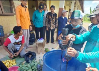 Jaga Kesuburan Tanah, PR Ansor Sarirejo Gelar Pelatihan Pembuatan Pupuk Organik