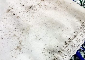 Cara Sederhana Hilangkan Jamur di Kain Mukena