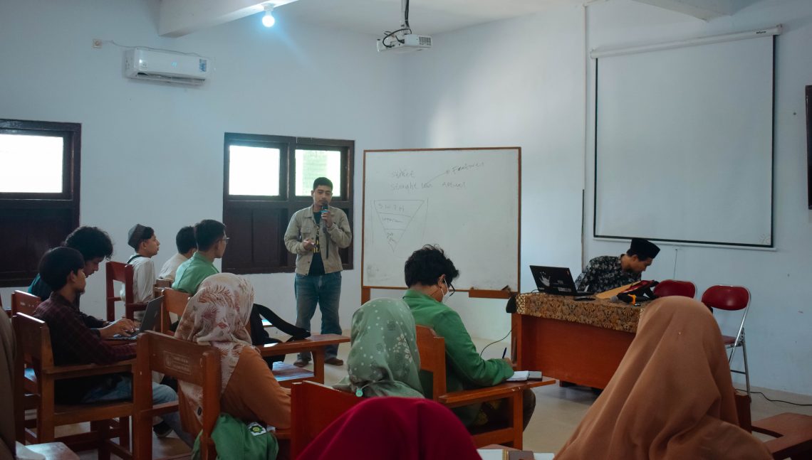 Bangun Kualitas Informasi Kampus, Unugiri Adakan Workshop Penguatan Media Promosi