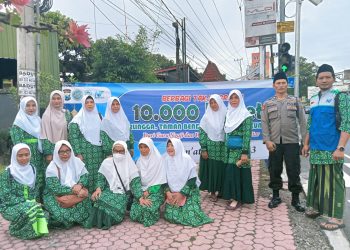 LAZIS Nurul Falah dan Kapolres Blitar Bagikan 10 Ribu Takjil 