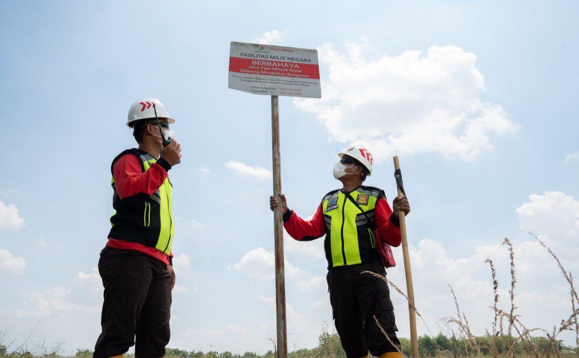 Berjalan Puluhan Kilometer Demi Keselamatan Warga