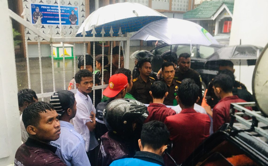 BEM Nusantara Maluku Demo Menentang Mafia Tanah dan Hukum