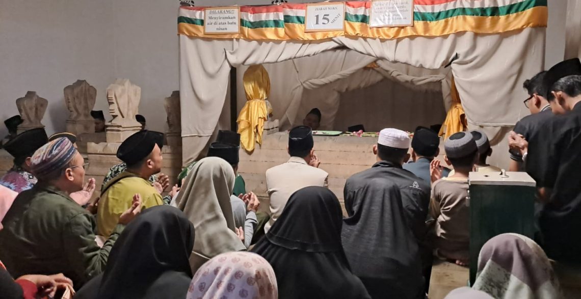 UNUGIRI Ziarahi Makam Joko Tingkir Sragen, setelah Plenokan Statuta, Sahkan RKAT, dan Kukuhkan Senat Universitas