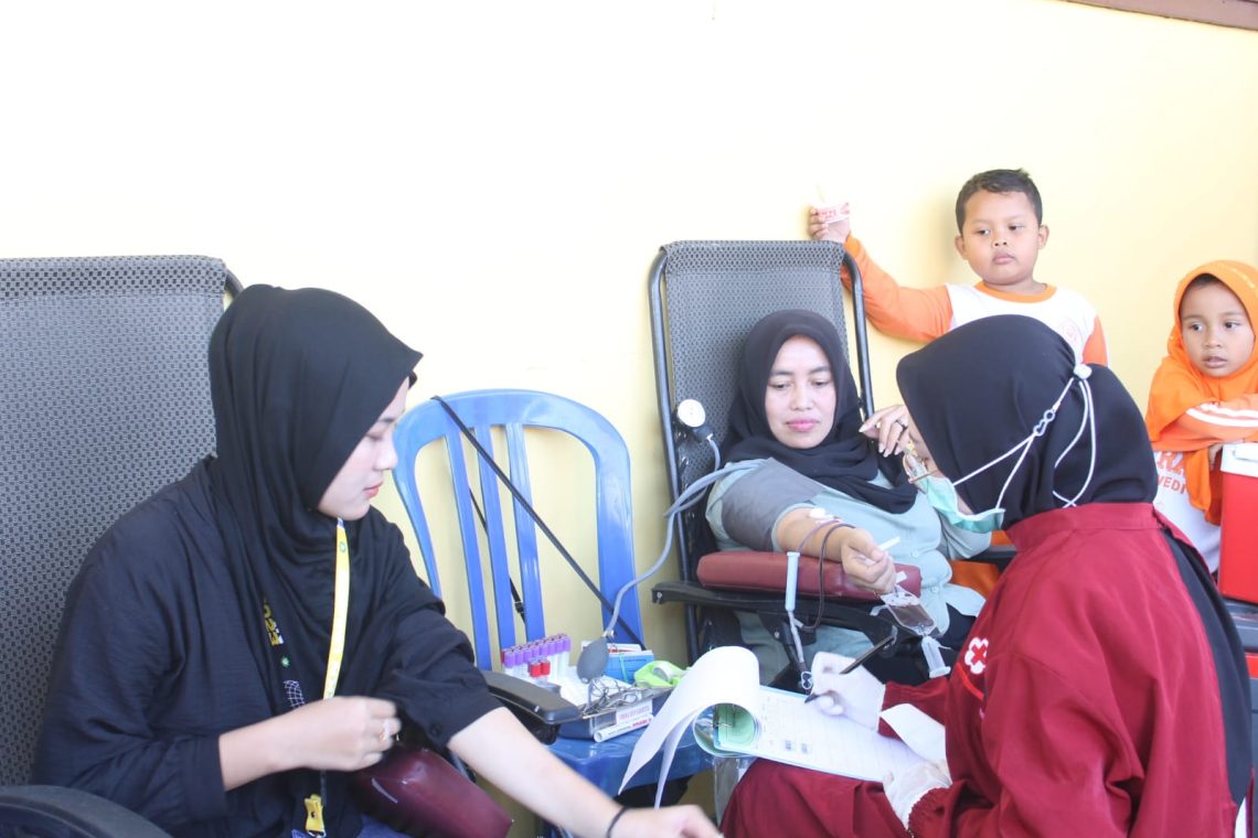 Bangun Kesadaran Pentingnya Darah Bagi Kehidupan, Mahasiswa KKN Unugiri Selenggarakan Donor Darah