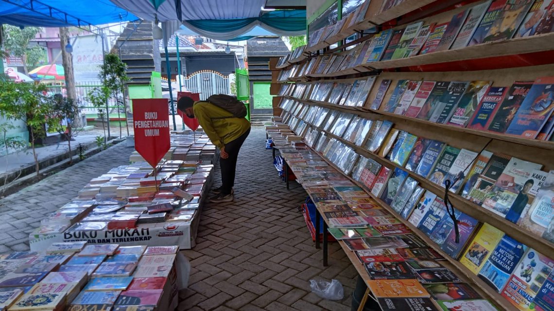 Dari Percakapan di Pintu Pengasingan Hingga Impian Amerika: Hasil Mengunjungi Bazar Buku Dispusip Bojonegoro
