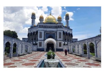 Mengunjungi Masjid Hassanil Bolkiah: Permata Arsitektur Islam di Brunei Darussalam
