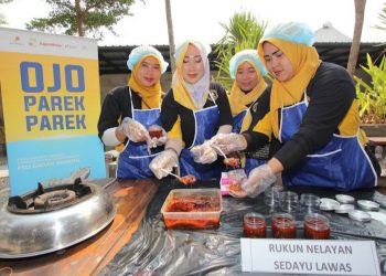 Keseruan Nelayan Pantura Lomba Menyambal dan Olah Hasil Laut Bernilai Jual Tinggi