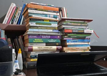 Menumpuk Buku, Sebuah Seni Membiasakan Baca dan Memunculkan Ide Menulis