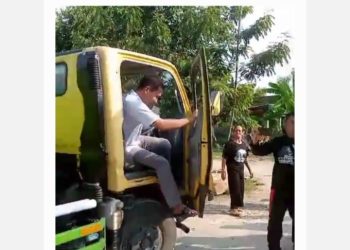 Sopiri Truk Tangki, Cabup Setyo Wahono Distribuskan Air Bersih untuk Warga Terdampak Kekeringan