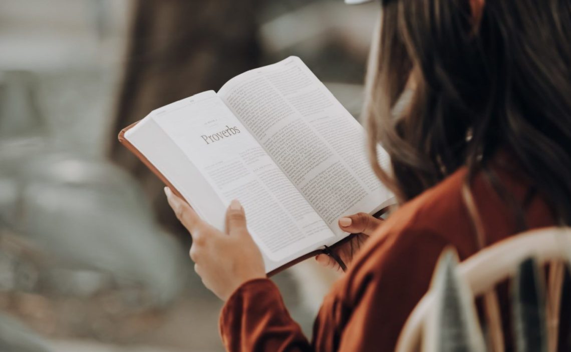 Menikmati Membaca Buku