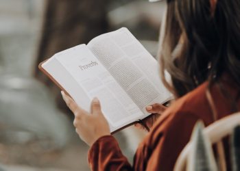 Menikmati Membaca Buku