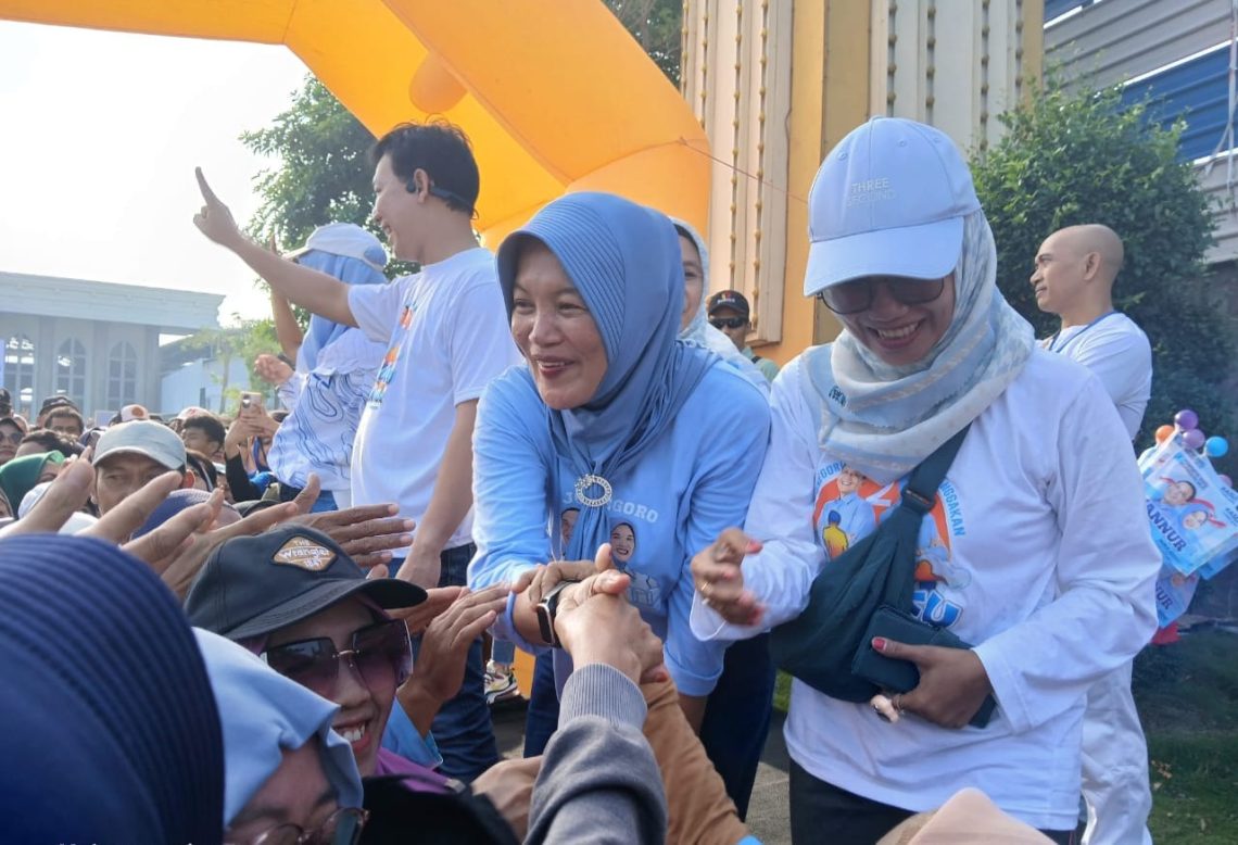 Nyengkuyung Wahono-Nurul, Ribuan Warga Mlaku Sehat Bareng Alumni 88