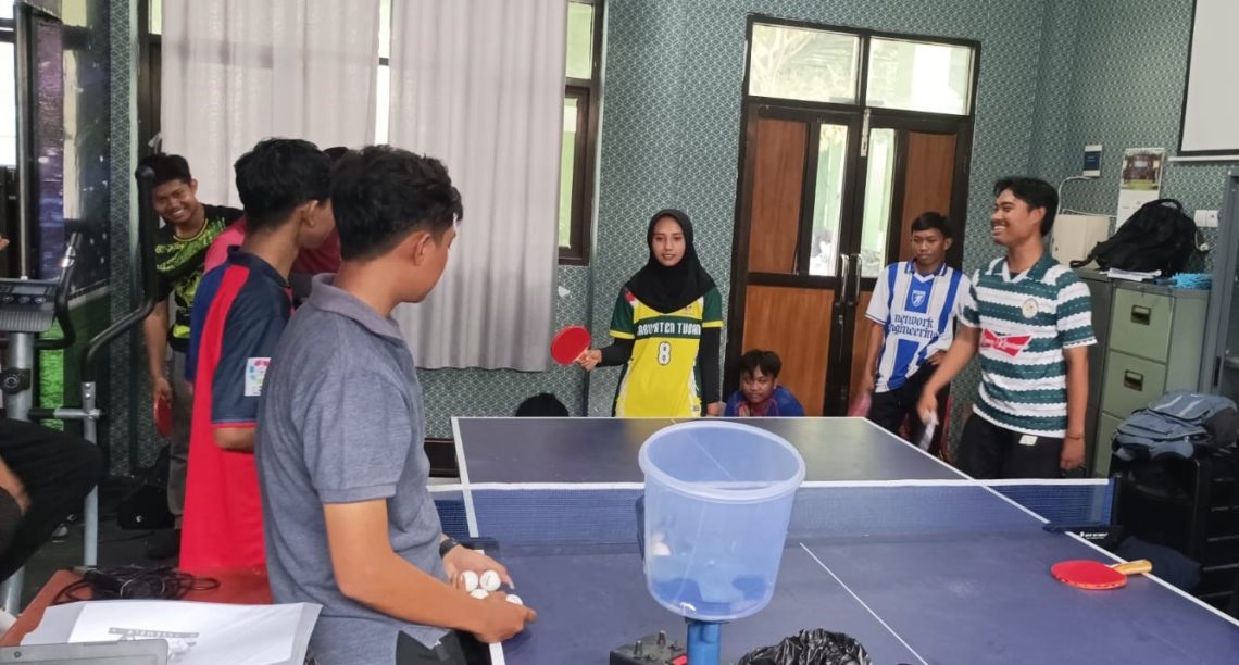 Dosen Unugiri Beri Penerapan Teknologi Augmented Reality, dalam Pembelajaran PJOK di SMAN MT Bojonegoro