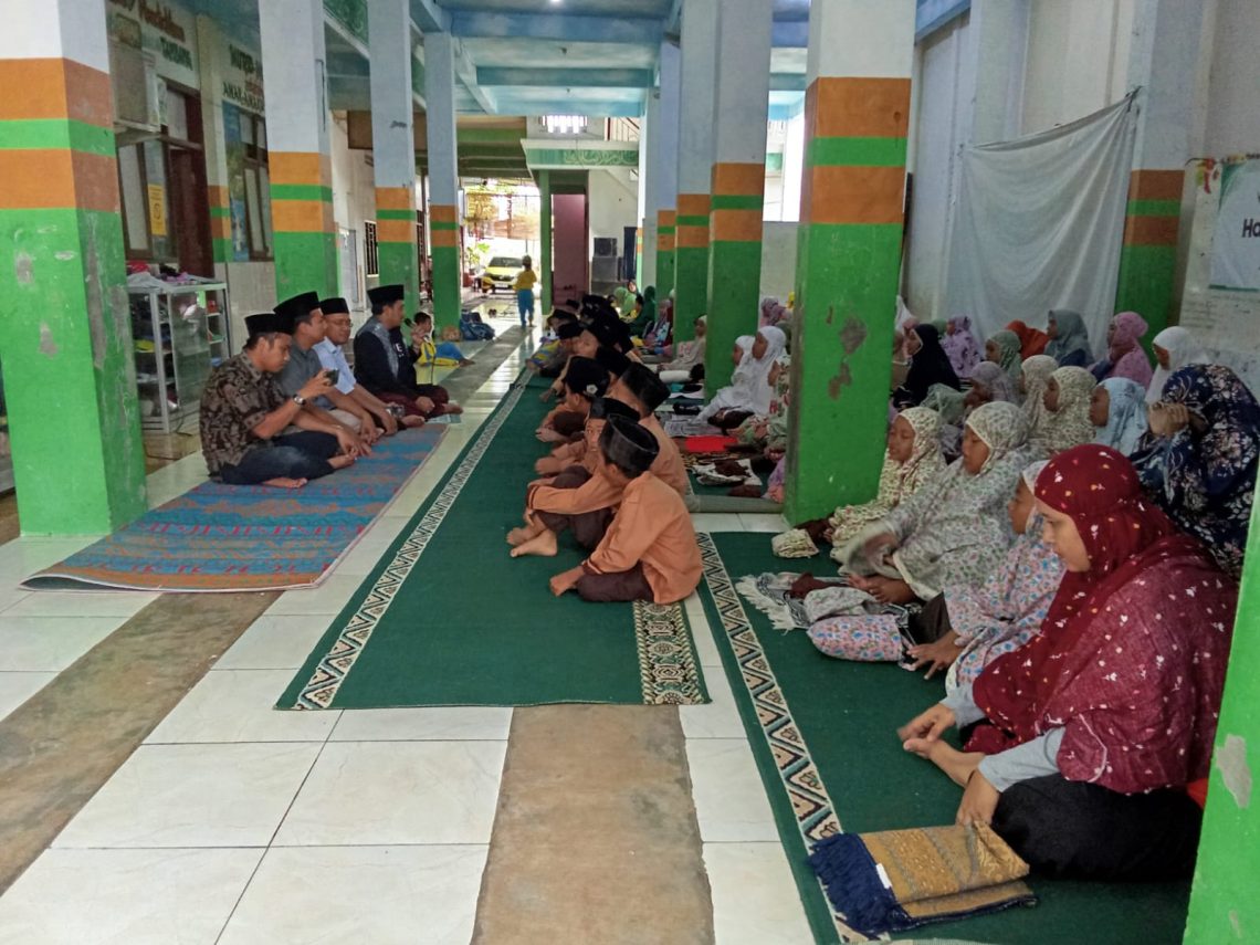 Hindari Demam Berdarah, Dosen Unugiri Beri Sosialisai Langkah Pencegahan Kepada Santri Roudlotul Ulum Bojonegoro