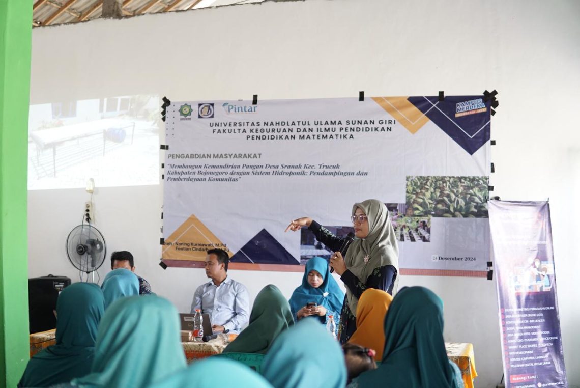Bangun Kemandirian Pangan, Dosen Unugiri Sosialisasikan Cara Tanam Sistem Hidroponik