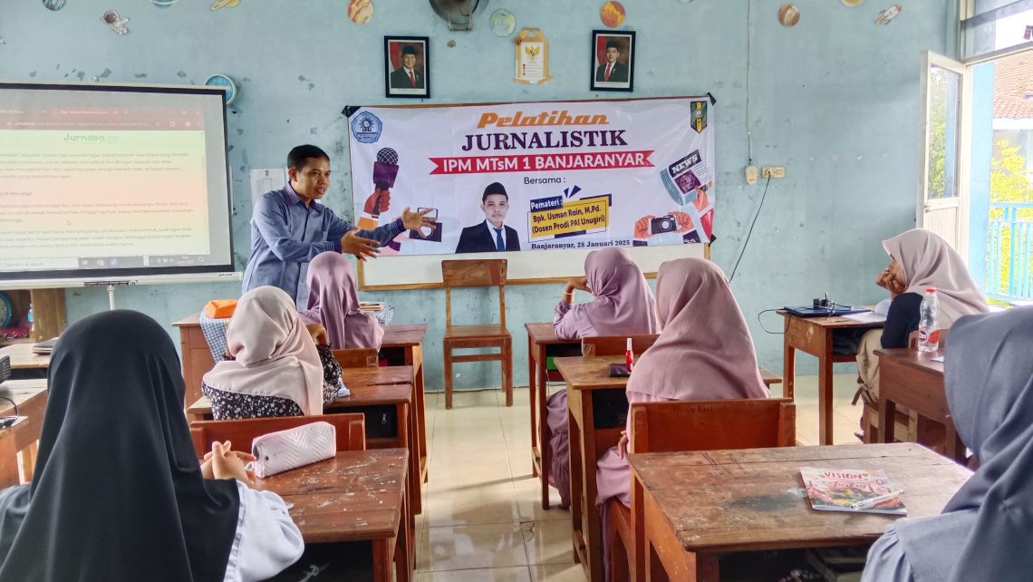 Siswa MTs Muhammadiyah 1 Banjaranyar Dilatih Menulis Esai