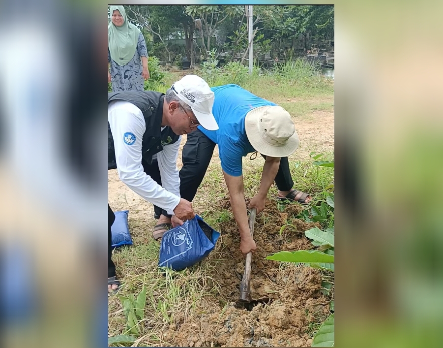 PC ISNU Bojonegoro Beri Ucapan Selamat dengan Menanam Pohon