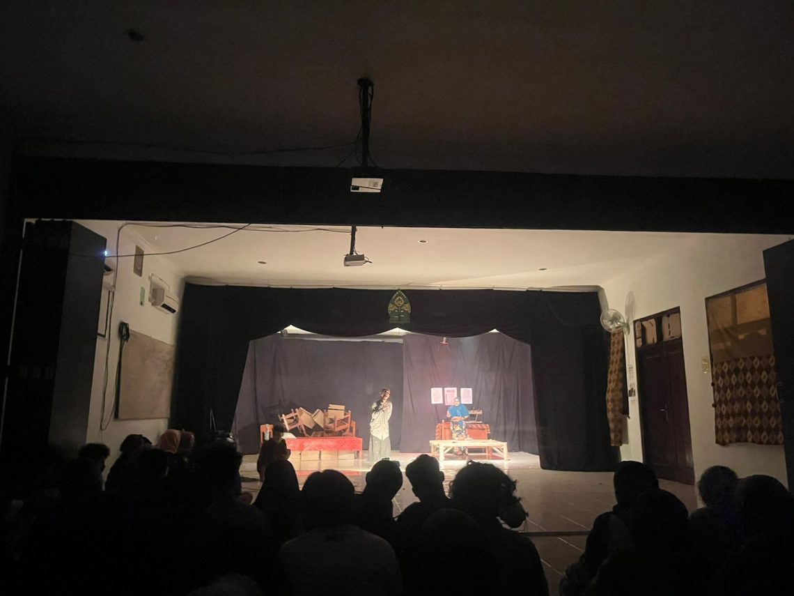 UKM Teater Lintang Giri Sukses Persembahkan Gandari