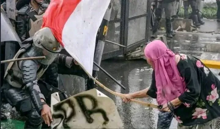 Rakyat Membara, Elit Bergoyang dan Bersandiwara