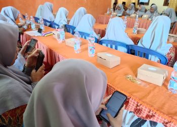 Dorong Kehadiran Madrasah Literasi, Dosen Unugiri Latih Guru Ulul Albab Menulis via Notes