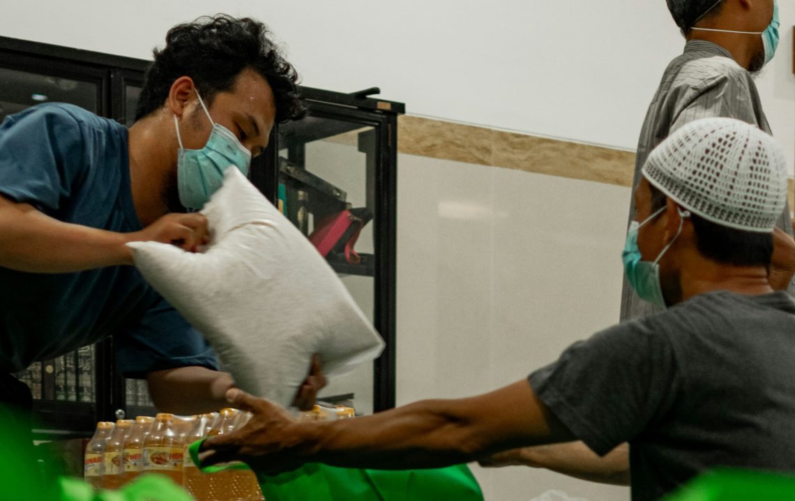 Senjakala Malaikat: Dari NGO ke Cermin Retak Dunia