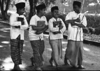 Spirit Santri: Berbeda Namun Tetap Saudara