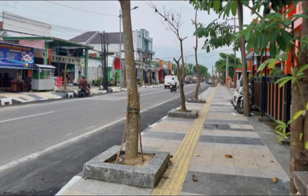 Wajah Jalan Pangpol Bojonegoro Mulai Terlihat Ciamik