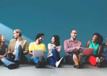 Waspada ‘Kubu-kubuan’ di Kantor! Cara Gen Z Pimpin Senior Tanpa Harus Jadi ‘Anak Kemarin Sore’ yang Songong