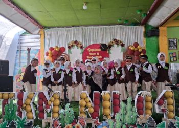 Gerak dan Lagu Meriahkan Pelepasan 124 Murid TK Muslimat NU 04 Bangilan
